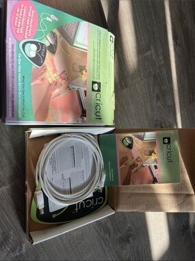 Cricut White USB Cable and Instruction Pack